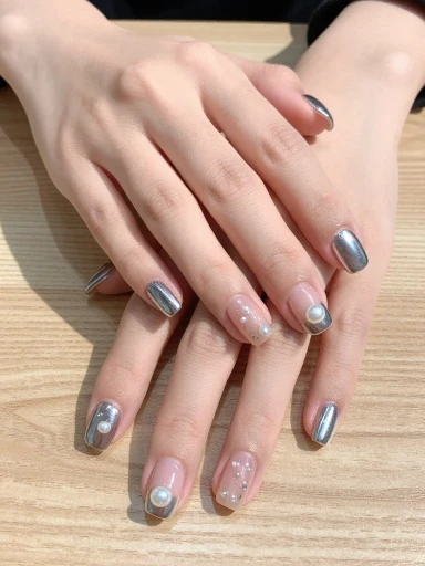 Short Chrome Nail Designs