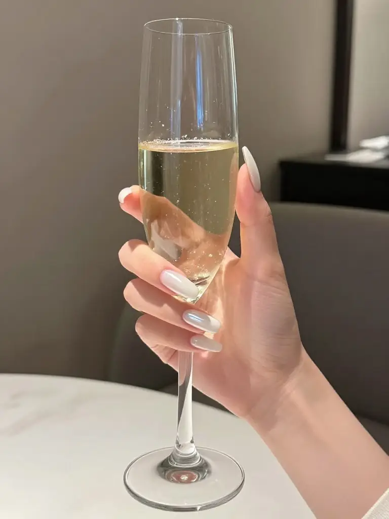 Elegant June Nail Ideas for a Chic Look