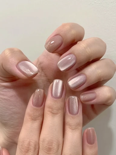 Elegant Cat Eye Nail Designs for Short Nails