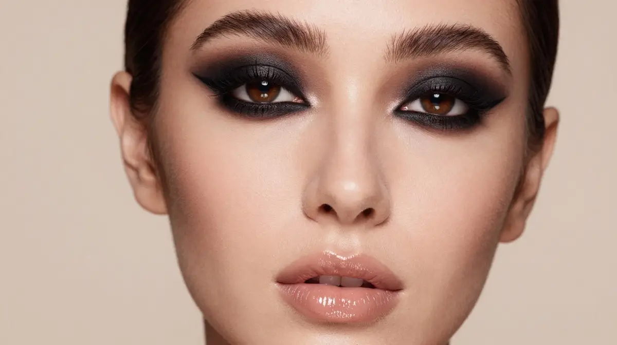 siren eye look achieve a sultry makeup style