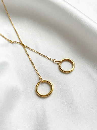 Minimalist Jewelry That Completes the Look