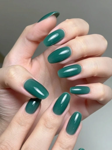 Almond Winter Nails for an Elegant Manicure