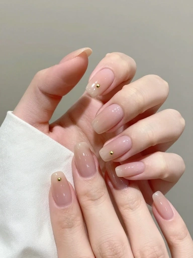 Minimalist Christmas Nails for an Elegant Look