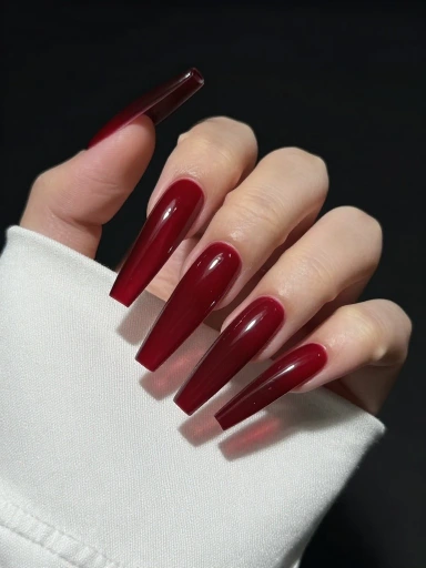 Coffin and Stiletto Nails Making a Comeback