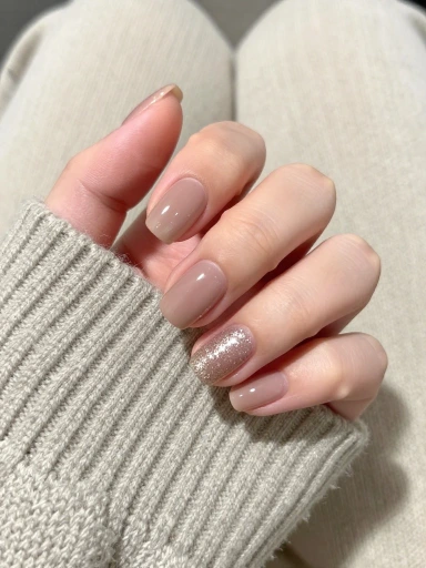 Short Winter Nail Designs That Stay Chic
