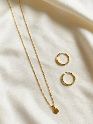 Minimalist Jewelry for Sophisticated Style