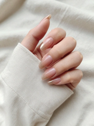 Almond Minimalist Nails for Everyday Elegance