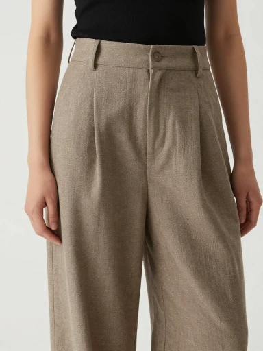 Wide-Leg Trousers and Shorts for a Sophisticated Look