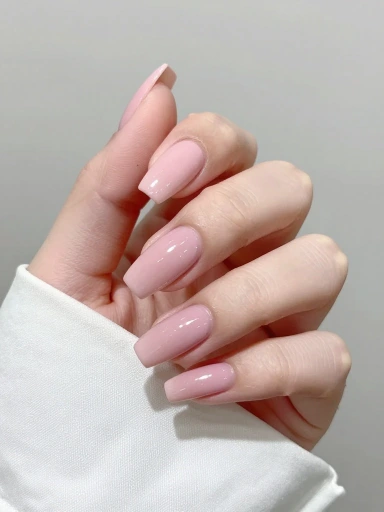 Almond Nails: The Most Flattering Shape of 2026