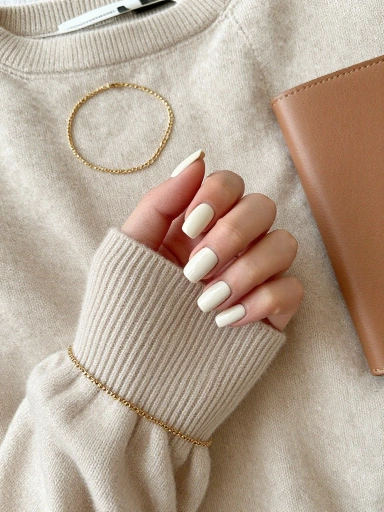 Cloud Dancer Nails for a Quiet Luxury Aesthetic