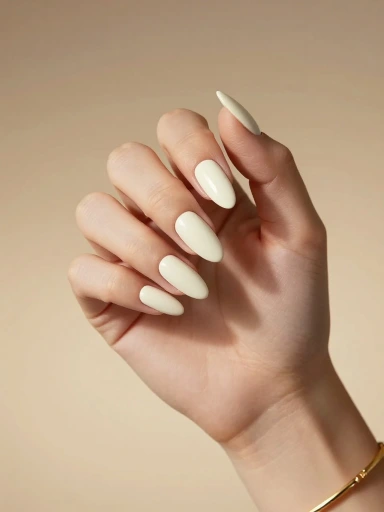 Cloud Dancer Almond Nail Ideas