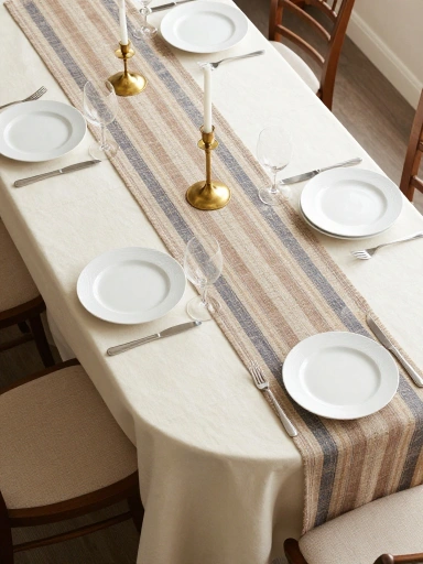 Creating a Sophisticated Christmas Tablescape