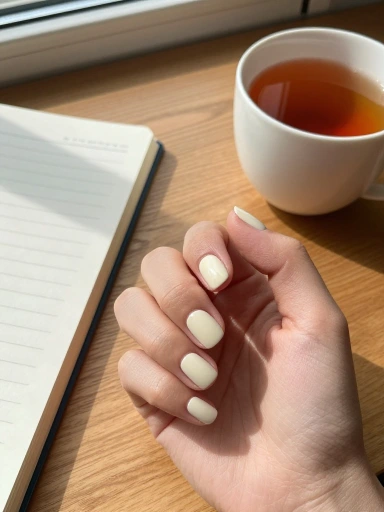 Short Cloud Dancer Nails That Look Chic